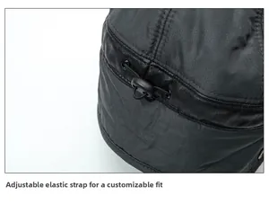 Dettaglio del cappello da baseball invernale con cordino elastico e fibbia regolabile nera