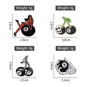 Emaille-Pins-Set mit 8-Ball-Lady, Totenkopf-Kirschen und modischen Gothic-Abzeichen