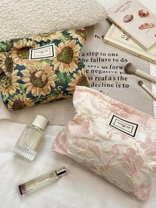 Exquisite floral jacquard makeup bags with sunflower tapestry and pink flower texture
