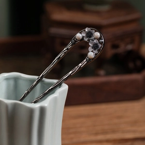 Detail of vintage silver hair pin with white flowers and pearls in traditional Chinese style