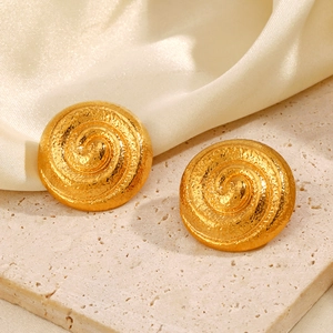 Boucles d'oreilles chic en acier inoxydable plaqué or avec texture filetée