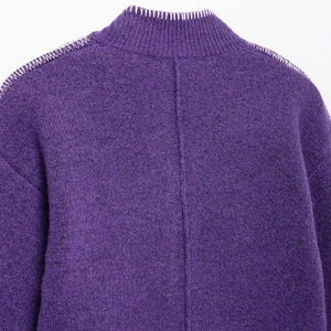 Cardigan in maglia viola oversize per donna con cuciture a contrasto e collo alto