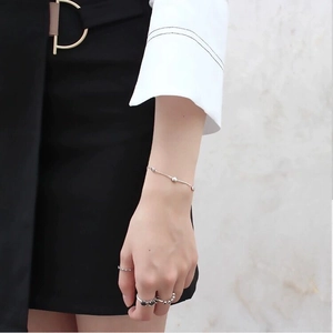 Minimalist S925 sterling silver heart bracelet and matching bead rings on a model