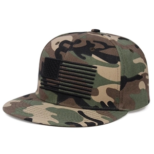 Jungle camouflage snapback hat with embroidered US flag and flat brim for men and women