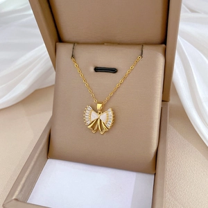 Elegant gold bow necklace with mother of pearl and zircon pavé in a gift box