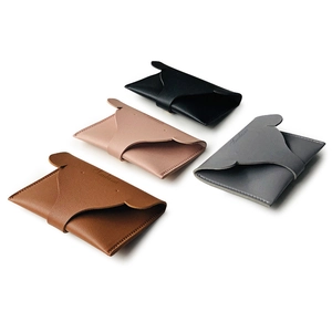 Porte-cartes minimalistes en cuir PU en quatre couleurs avec logo gaufré et couture