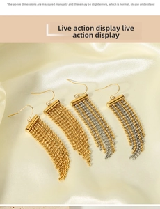 Boucles d'oreilles longues à pampilles en perles dorées et argentées sur soie
