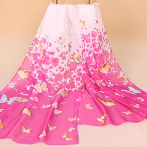 Chiffon sjaal met roze en wit verloop voorzien van vlinder- en bloemenprint