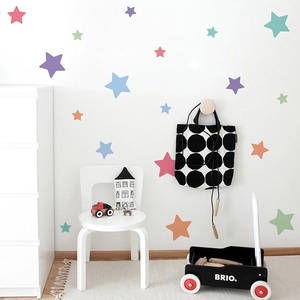 Colorful star wall decals in various sizes for a cozy nursery or children's bedroom decor