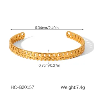 Détails de taille d'un bracelet ouvert en acier inoxydable plaqué or 18 carats texturé