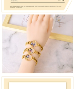 Detail view of 17.2g gold chunky curb chain bracelet set with evil eye and star charms