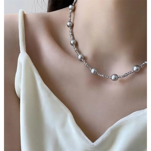 Elegant Gray Imitation Artificial Pearl Necklace With Silver Spiral Textured Beads Retro Clavicle Chain For Women