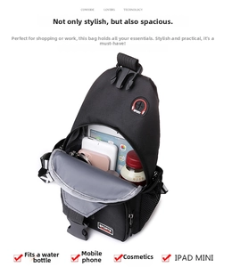 Détail du sac de poitrine en nylon étanche montrant la grande capacité pour tablette