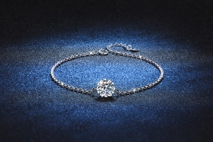 Macro shot of silver snowflake bracelet featuring a brilliant round-cut central moissanite