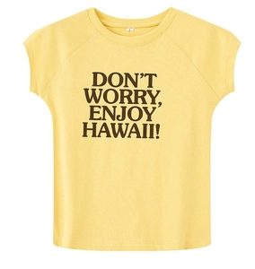 Détail de l'imprimé Don't Worry Enjoy Hawaii sur t-shirt jaune avec étiquette L