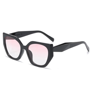 Polygonal oversized sunglasses with black frame and pink gradient lenses for women and men