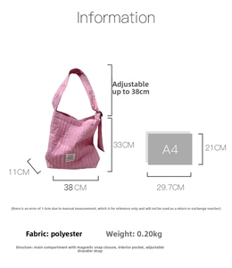 Detailed size guide for large pleated canvas tote bag with adjustable strap and A4 contrast