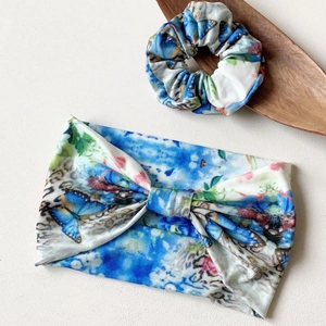 Elastic yoga headband and scrunchie set with blue butterfly and floral pattern print