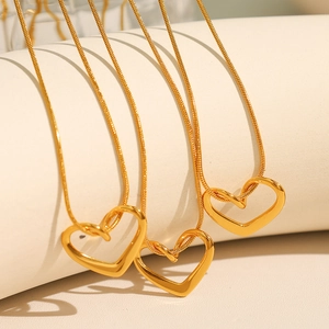 Collier Pendentif Cœur Plqué Or 18K Acier Inoxydable Minimaliste Creux Amour Chaîne Serpent Bijoux Chic Pour Femmes