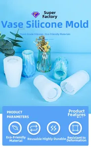 Vista dettagliata di stampi in silicone traslucido per vasi in resina e arte floreale