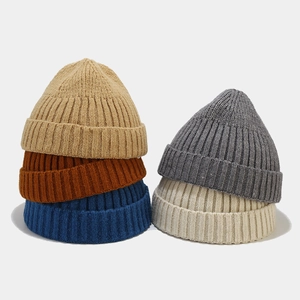 Unisex Strickmützen im Rippenmuster in fünf Farben wie Beige Grau und Marineblau