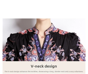 Détail de robe style palais vintage montrant le col en V et les volants à fleurs