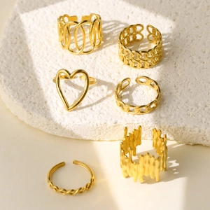 Vintage 18k gold plated stainless steel ring set with heart and leaf designs
