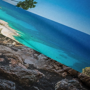 Détail de l'impression numérique HD sur tissu montrant un paysage côtier tropical