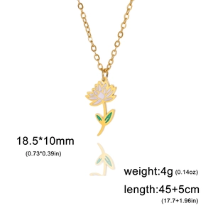 Detailansicht der lila Gänseblümchen-Halskette mit Maßen 18,5x10mm und 4g Gewichtsanzeige
