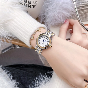 Élégante montre femme Scottie bicolore avec chiffres romains et bracelet étoile