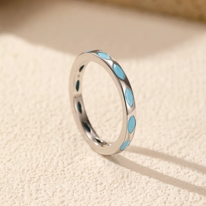 Bague vintage en argent sterling S925 avec incrustation turquoise sur fond texturé