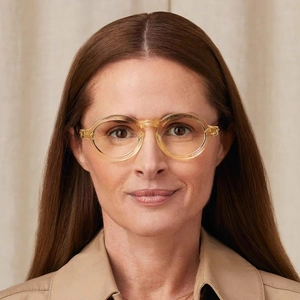 Fashionable round transparent amber frames for women with vintage retro style design