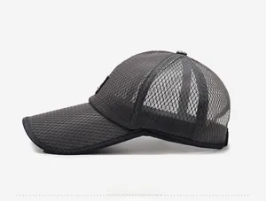 Seitenansicht der dunkelgrauen Mesh-Baseballkappe mit atmungsaktivem Sechseck-Gewebe