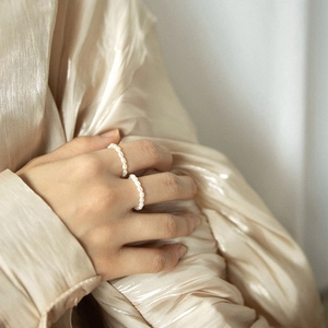 Minimalist S925 silver rice-shaped freshwater pearl elastic rings for women layering