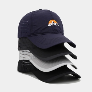 Casquettes de baseball avec broderie montagne et trous de ventilation découpés au laser