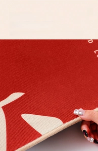 Close-up of reinforced edges and durable lockrand stitching on the red bridal carpet