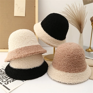Chapeaux bob en peluche contrastée noir, beige et kaki pour la chaleur hivernale