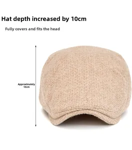 Détail montrant la profondeur de 10cm et le tissage en tweed beige de ce béret rétro