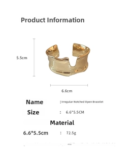 Detail view of the irregular gold alloy cuff bracelet with size 6.6x5.5cm and 72.5g weight