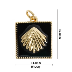 Detail of seashell charm with dimensions 16.4mm by 14.1mm and weight of 2.8g
