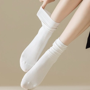 Chaussettes blanches côtelées pour femmes avec revers élastiques et maille douce