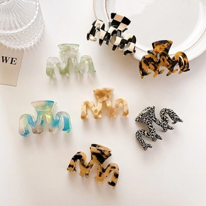 Set of 6 minimalist geometric hair claws with tortoiseshell and checkerboard patterns