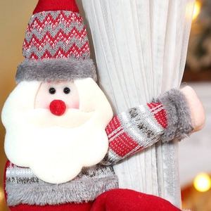 Charmanter Weihnachtsmann-Vorhanghalter aus Plüsch-Strick für festliche Dekoration