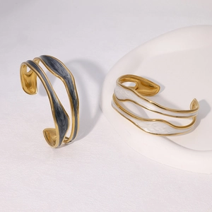 Minimalist gold-plated irregular wave bangles with black and white enamel dripping oil