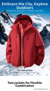 Detailansicht der 3-in-1 Outdoorjacke mit winddichter Hülle und warmem Fleece-Innenfutter