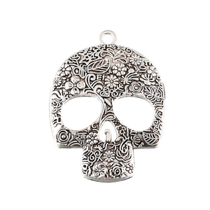 Gothic vintage silver skull pendant with intricate floral engravings for necklaces