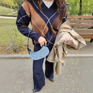 Women's V-neck long sleeve knit sweater with dark blue and brown argyle pattern style