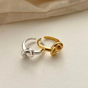 Minimalist S925 sterling silver knot rings in gold and silver with adjustable open band