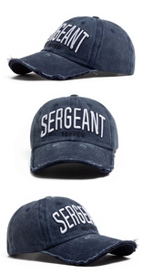 Dettaglio del cappellino in cotone lavato vintage con ricamo Sergeant Pepper
