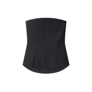 Détail de la fermeture éclair arrière sur un haut corset bustier noir en tissu structuré